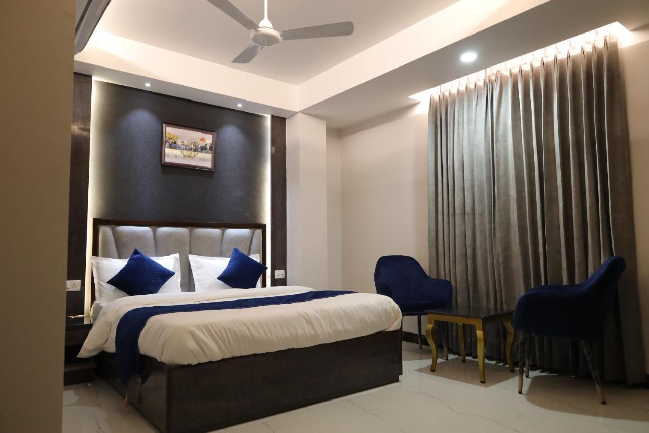 Hotel The Bell ลูดิฮานา ภายนอก รูปภาพ