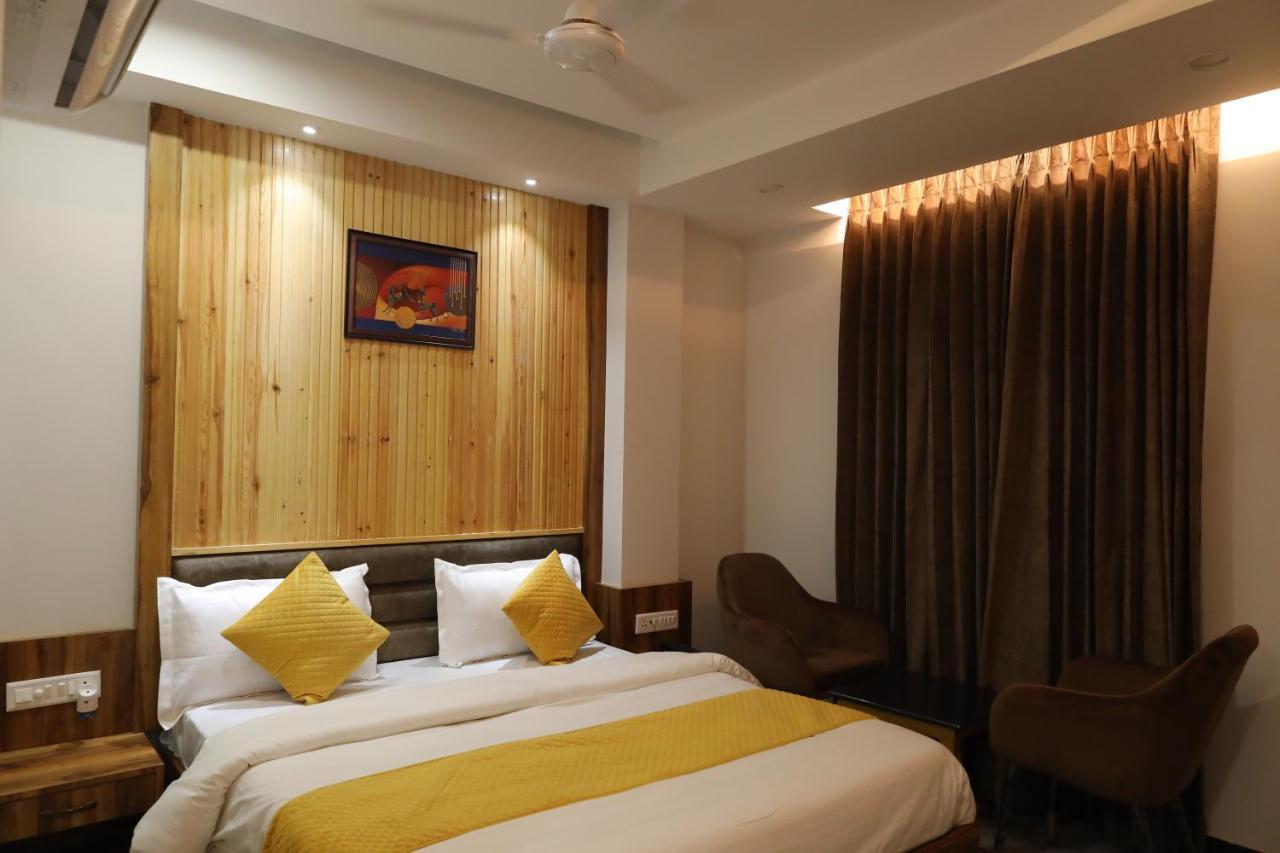 Hotel The Bell ลูดิฮานา ภายนอก รูปภาพ